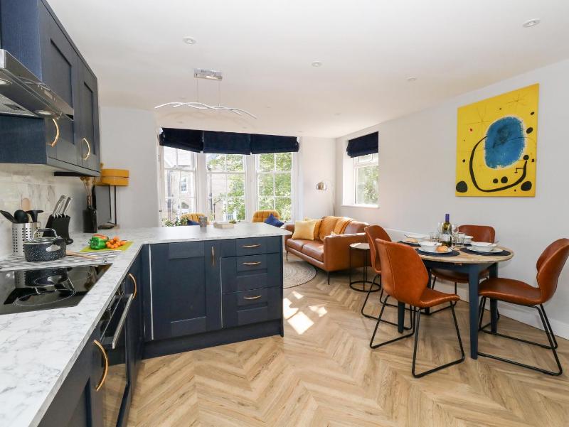 Flat 6 Thornlow Heights - image 7