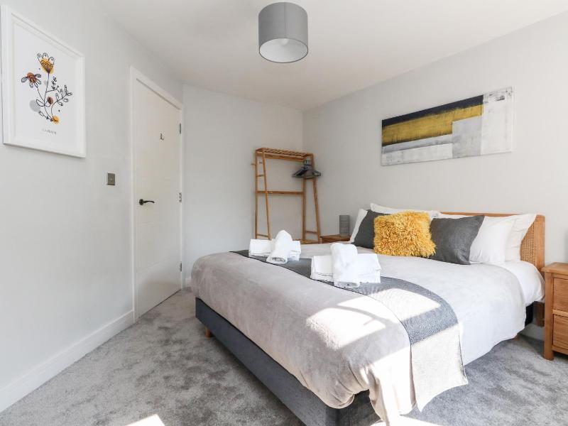 Flat 6 Thornlow Heights - image 25