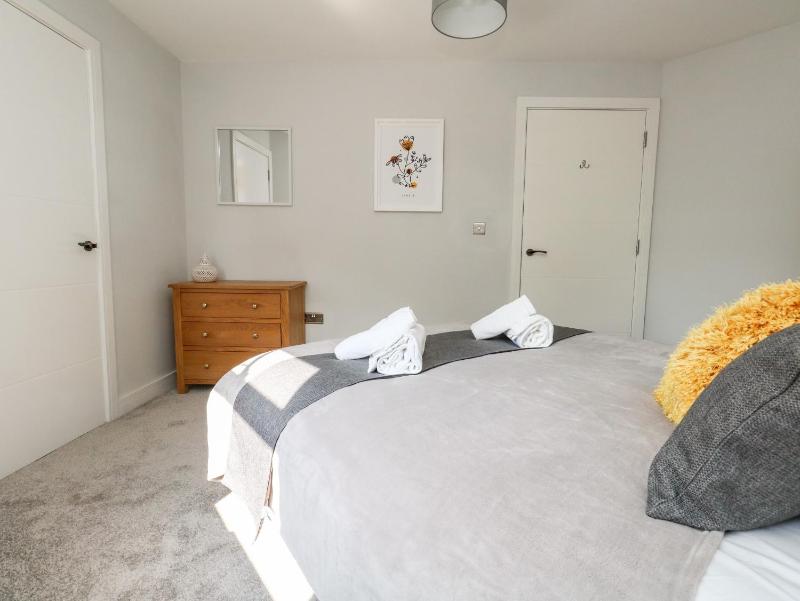 Flat 6 Thornlow Heights - image 14
