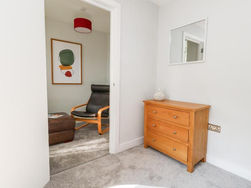 Flat 6 Thornlow Heights - image 6