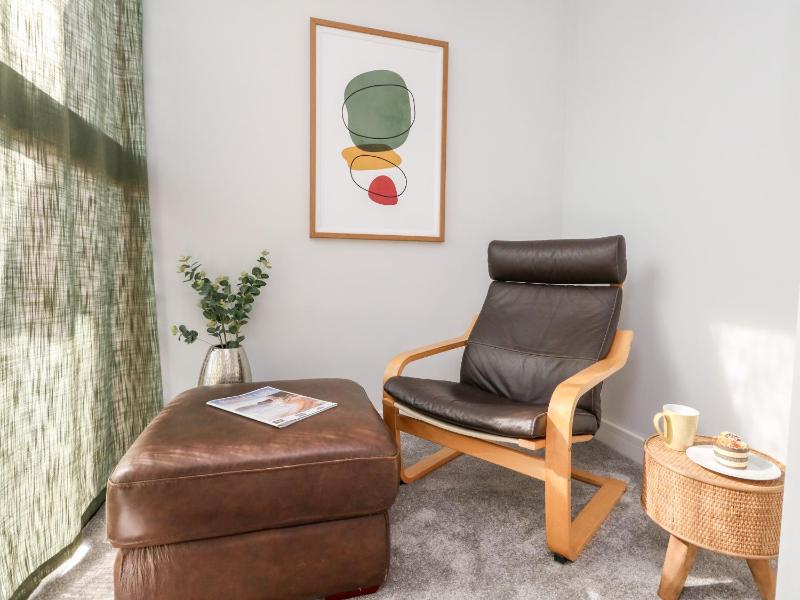 Flat 6 Thornlow Heights - image 20