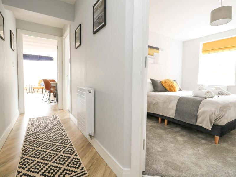 Flat 6 Thornlow Heights - image 3