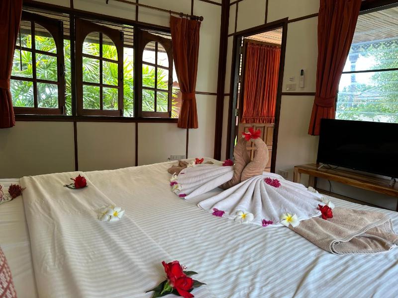 Bangrak Pier Bungalow - image 37