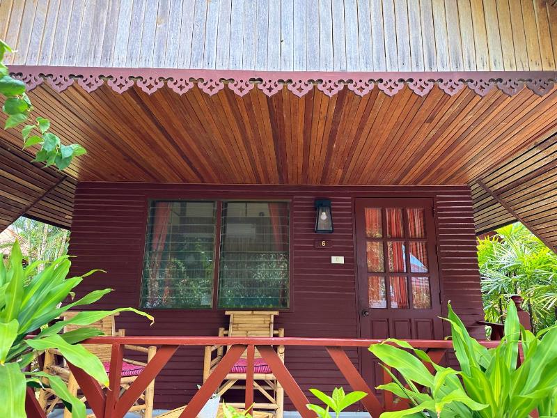 Bangrak Pier Bungalow - image 6