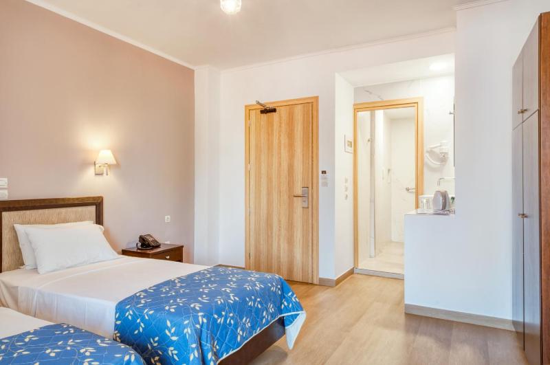Twin Room with Pool View image 1