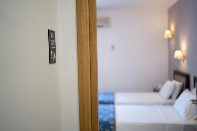 Twin Room with Pool View image 4