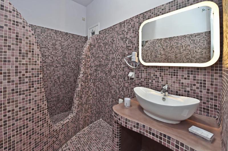 Junior Suite with Balcony image 3