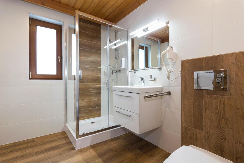 Economy Double Room image 4