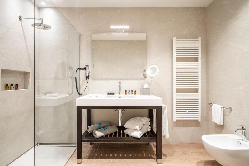 Superior Double Room with Partial Lake View and Small Balcony image 3