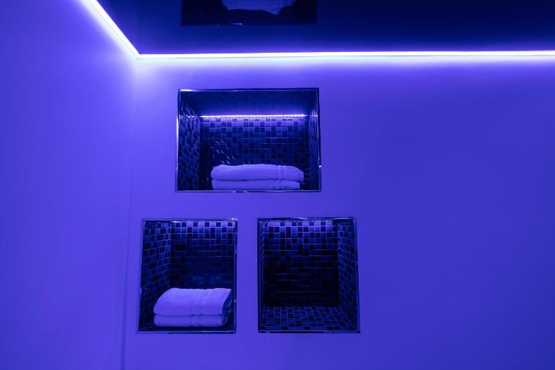 Junior Suite with Balcony image 2