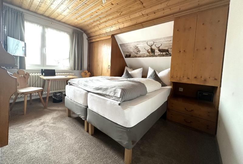 Small Double Room image 2