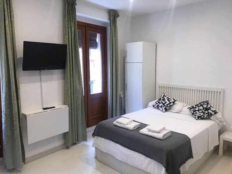 Un genial estudio en el barrio las cortes - image 8