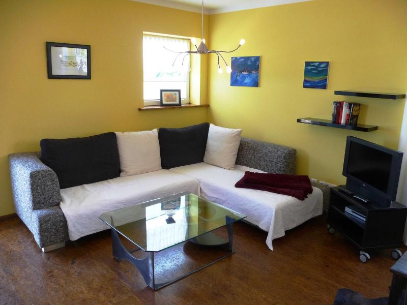 One-Bedroom Apartment with Shower image 4