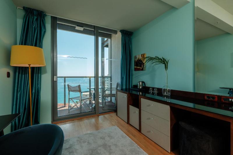 Deluxe Double Room with Balcony and Sea View image 4