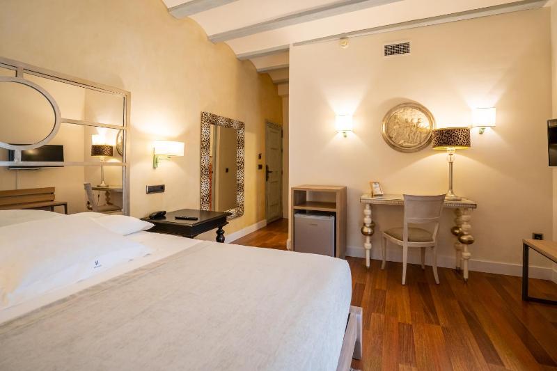 Double or Twin Room image 1