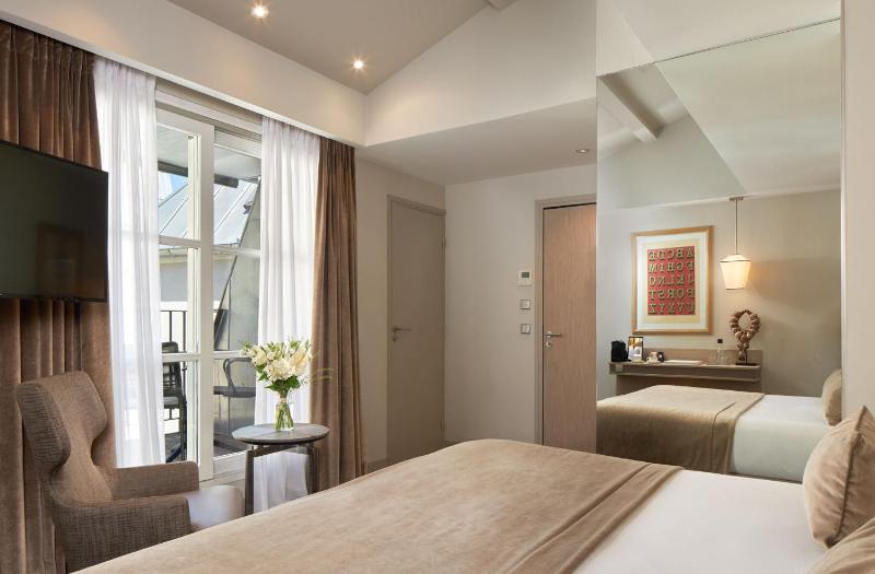 Privilege Top Floor Room with Terrace with spa access image 1