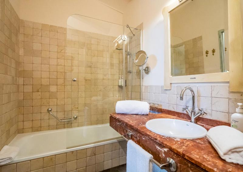 Double Room with Extra Bed image 3