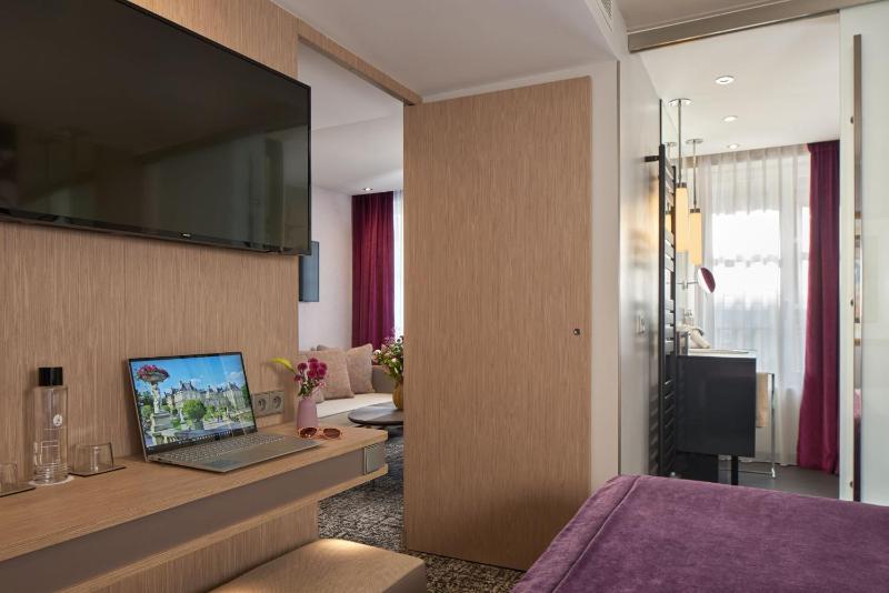 Suite with Spa Access image 3