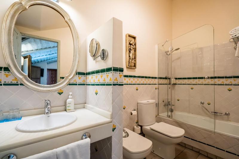 Twin/Double room single use image 4