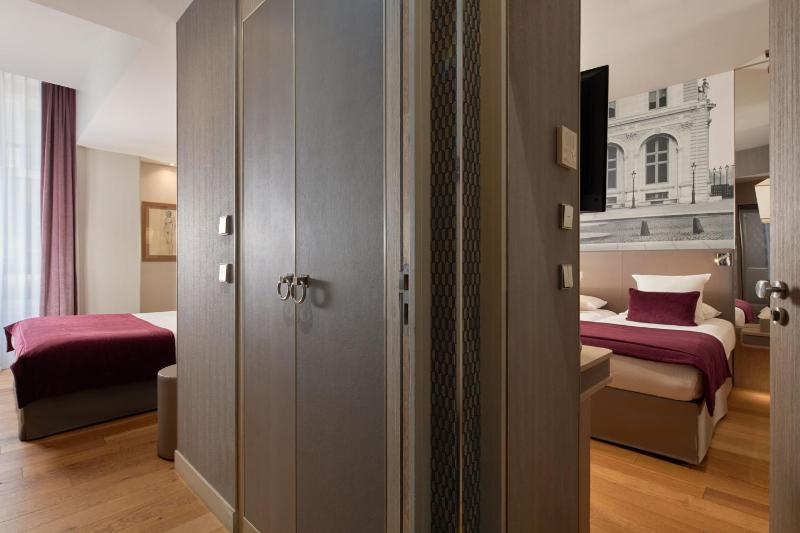 Two Rooms next to each other with spa access image 4