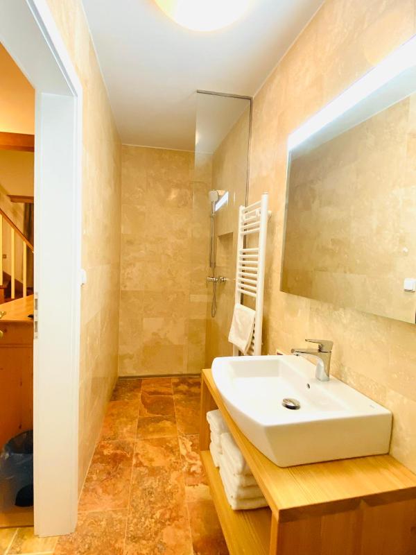 Deluxe Quadruple Room image 2