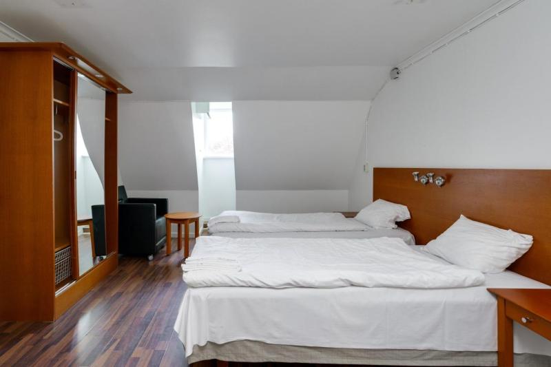 Double Room with Shared Bathroom image 2