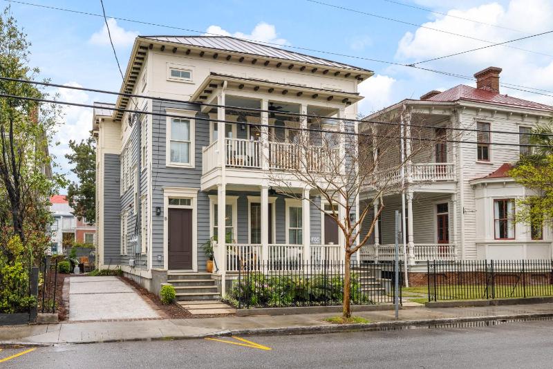 Private Porch with Parking - 2 Blocks to King - image 21