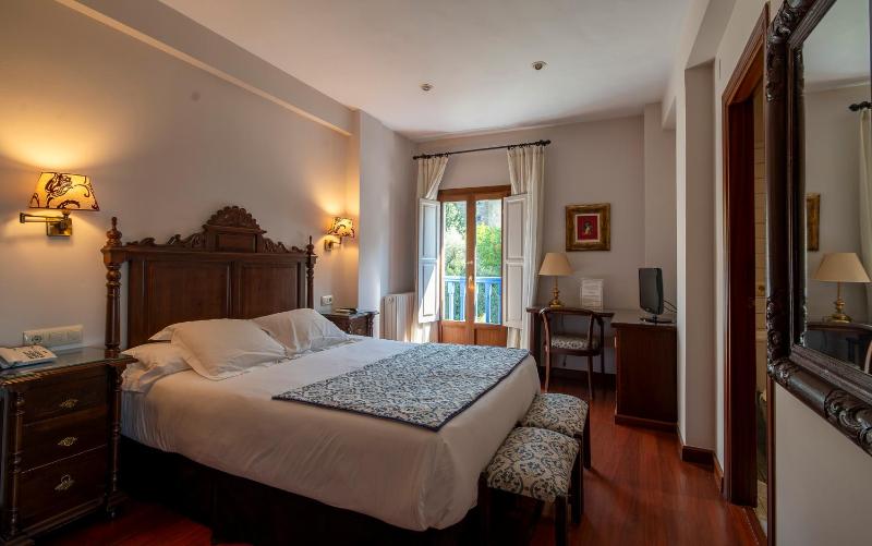 Double Room with City & Castle View image 3