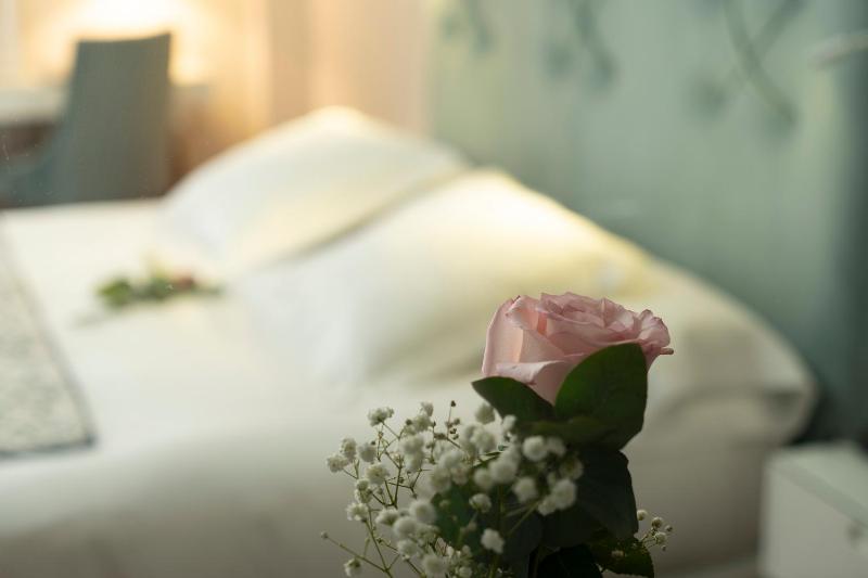 Economy Double Room with Patio View image 2