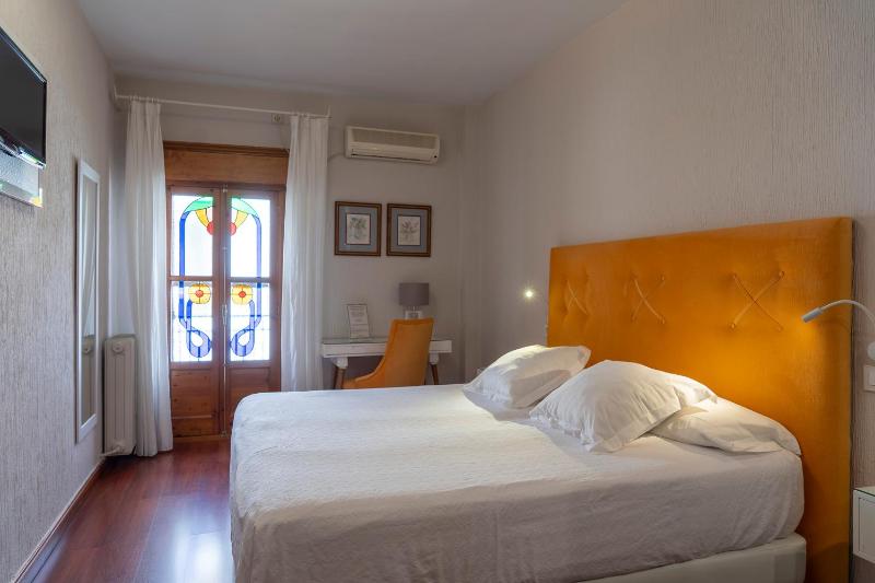 Economy Double Room with Patio View and Spa Access image 2