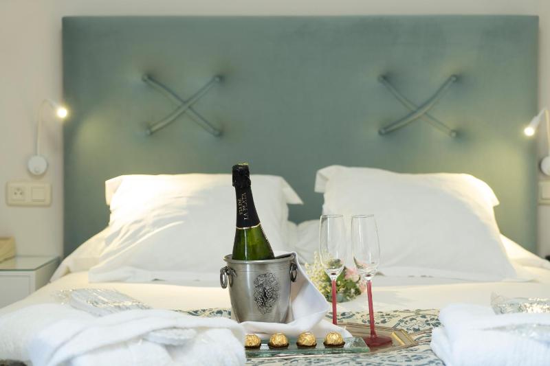 Double Room with Valley View and Spa Access image 3