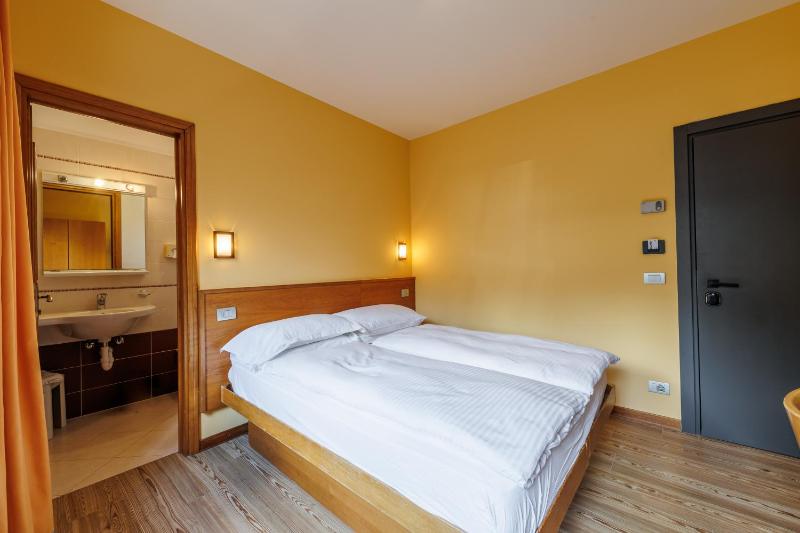 Double or Twin Room image 3