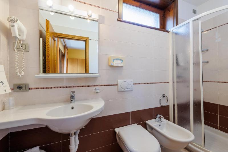 Double or Twin Room image 4