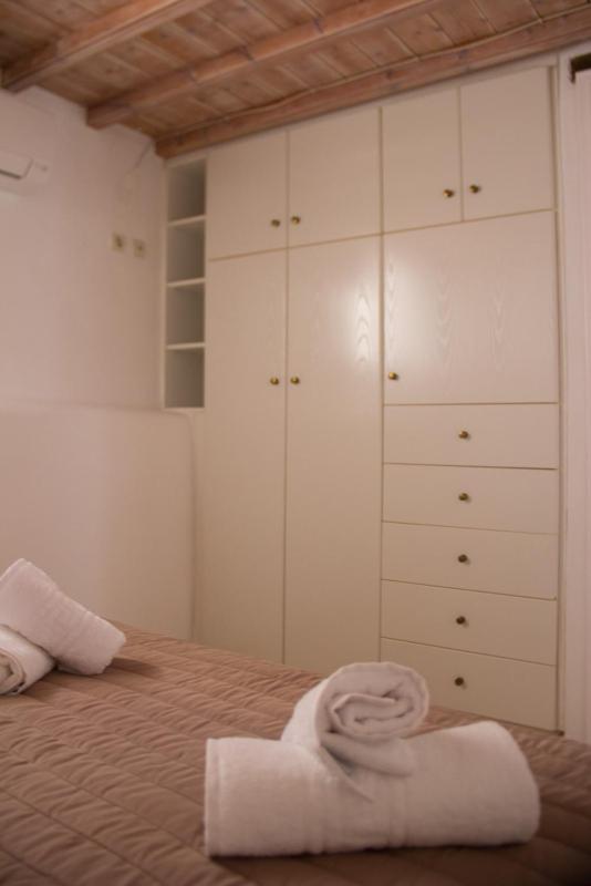 One-Bedroom Apartment with Sea View image 3