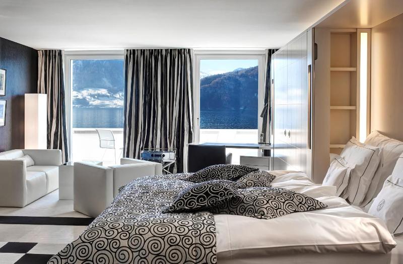 Junior Suite with Lake View image 4