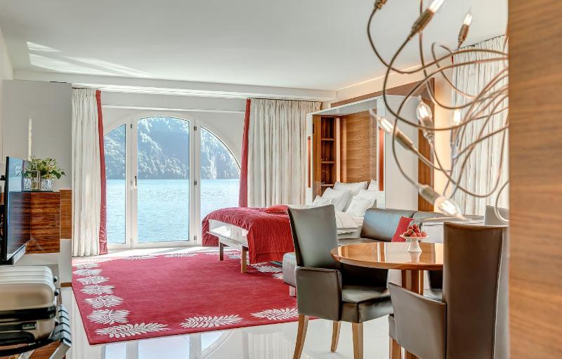 Junior Suite with Lake View image 2