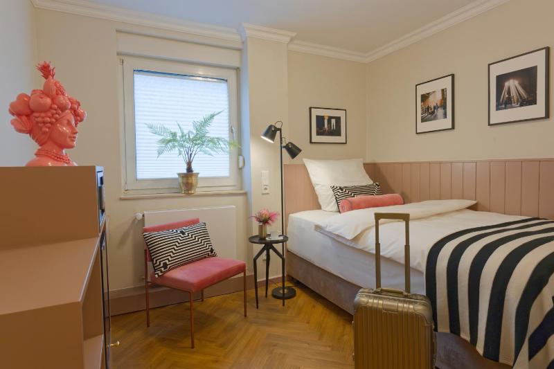 Standard Single Room image 1