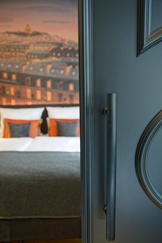 Deluxe Double Room image 2