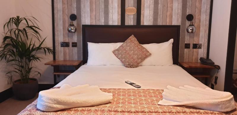 Double Room image 2