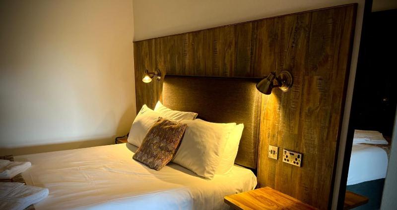 Twin Room image 3