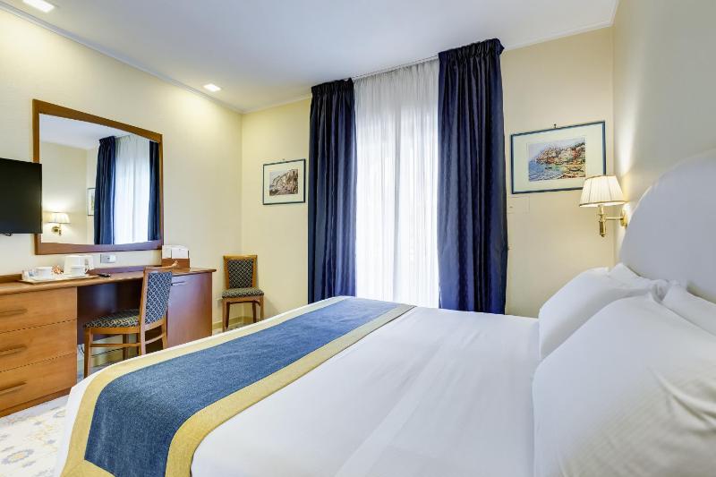 Triple Room with Sea View image 3