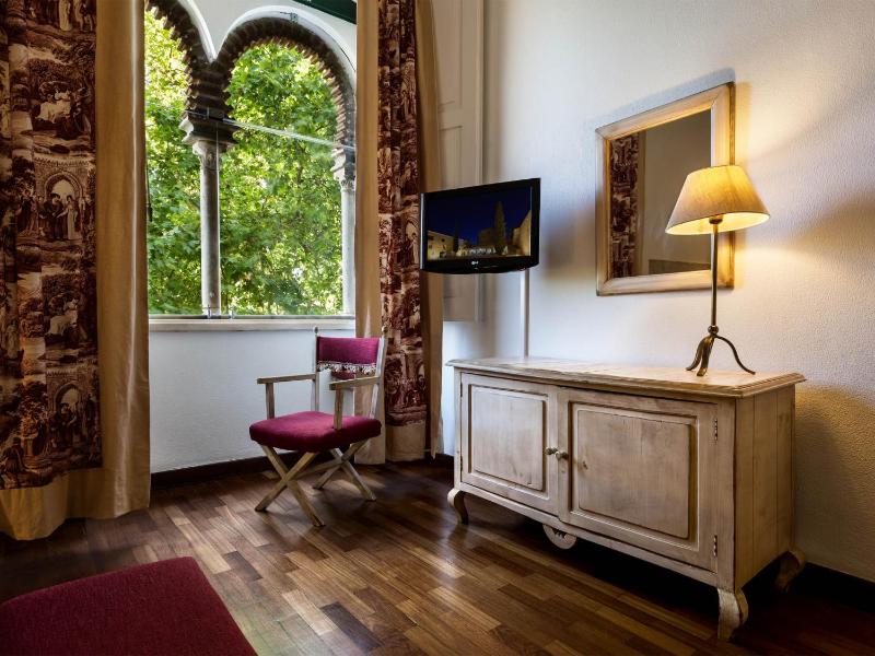 Standard Double Room image 1