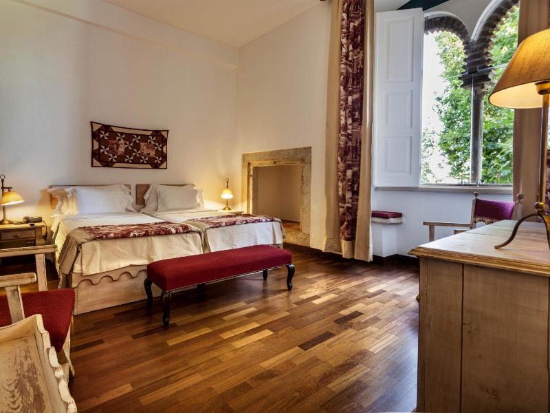 Standard Double Room image 3