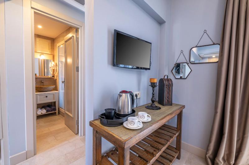 Deluxe Room image 3
