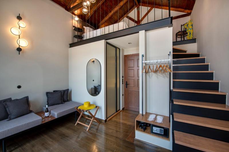 Mosaic Venetian Harbour Suites - image 8
