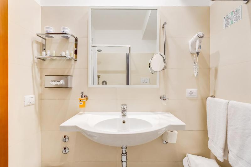 Economy Room with Bunk Beds image 1