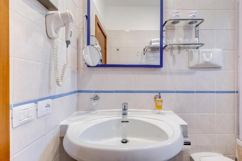 Classic Double Room with Balcony image 2