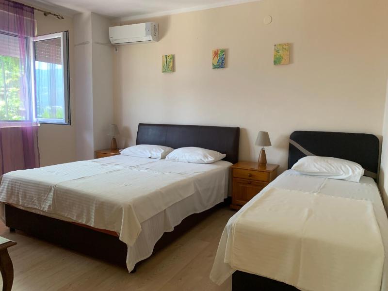 Triple Room with Shared Bathroom image 1