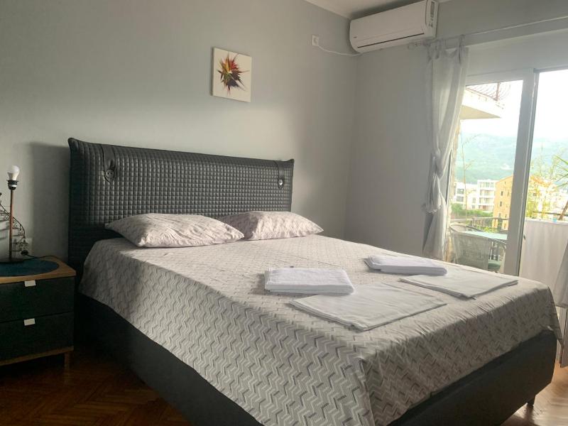 Double Room with Shared Bathroom image 3
