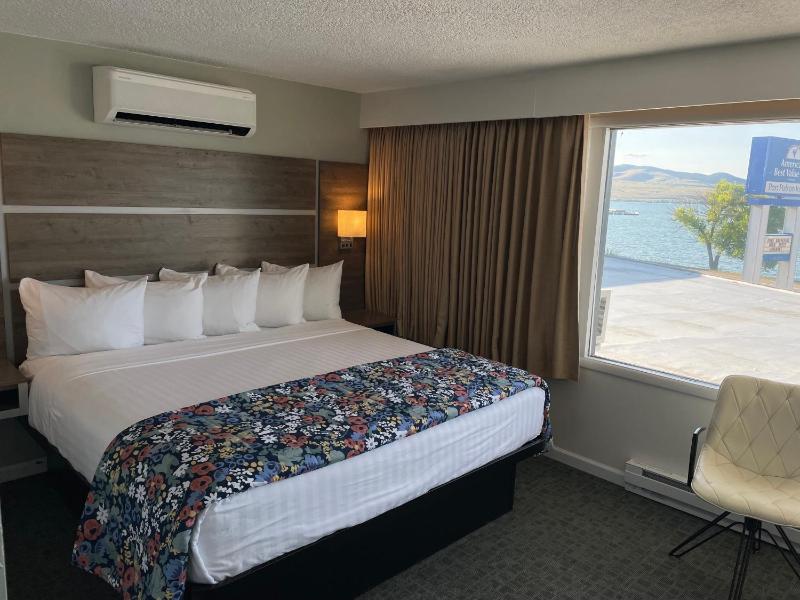 Premium King with Lake View image 4